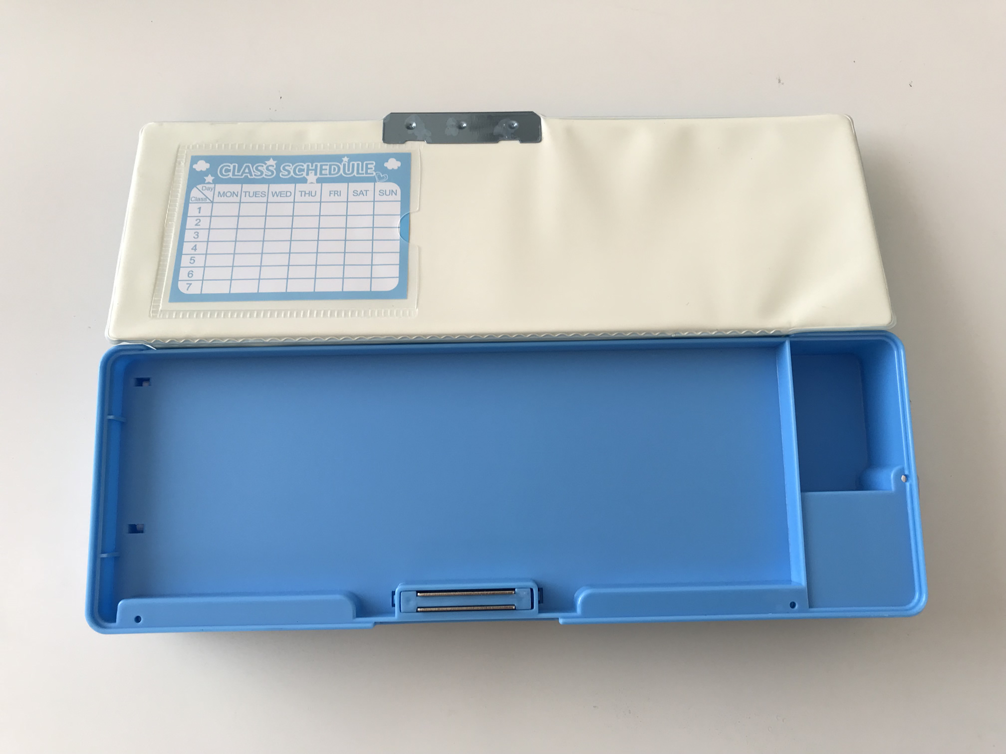 100円ショップの筆箱3